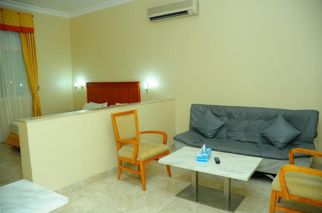 Al Faisal Hotel Suites Sur Oda fotoğraf