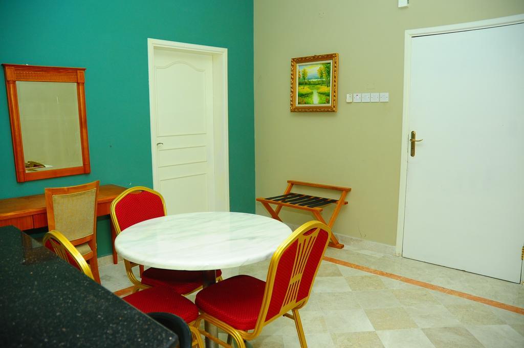 Al Faisal Hotel Suites Sur Oda fotoğraf