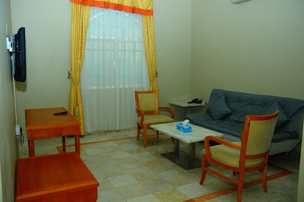Al Faisal Hotel Suites Sur Oda fotoğraf
