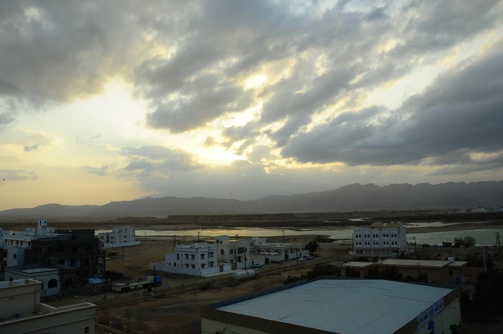 Al Faisal Hotel Suites Sur Dış mekan fotoğraf